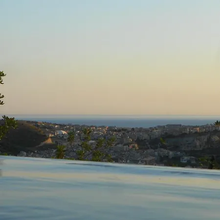 Loggia Dell'acanto Infinity Pool Overlooking Town And Sea Holiday home
