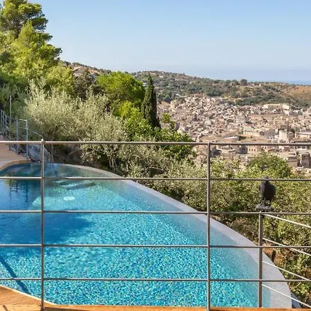 Loggia Dell'acanto Infinity Pool Overlooking Town And Sea Scicli