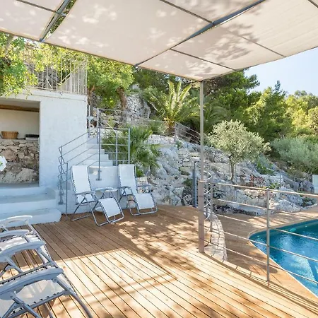 Loggia Dell'acanto Infinity Pool Overlooking Town And Sea